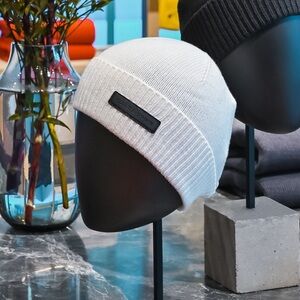 Canada Goose Small Emblem Toque - basically new!